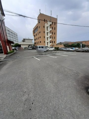 ビサイド・スリーの駐車場