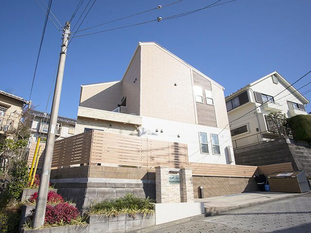 アザーレ・クオン新百合ヶ丘Ⅱの外観