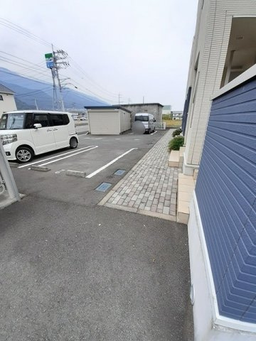 リーガハット２３の駐車場