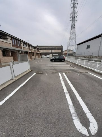 リヴェールⅧの駐車場