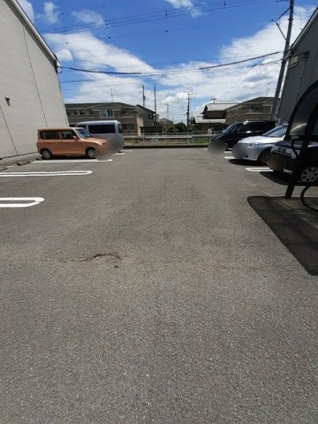サンフラワー・ヒルズＤの駐車場