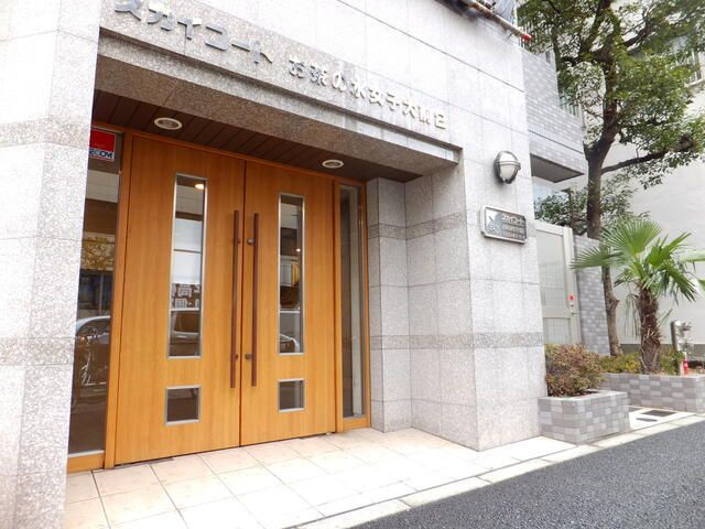 スカイコートお茶の水女子大学前第２のエントランス