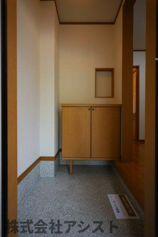 アンビシャス近大前の居間・リビング|こちらの居間で趣味の時間をお楽しみください