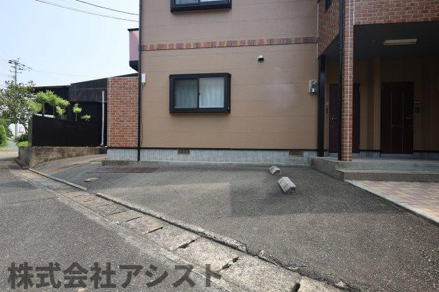 アンビシャス近大前の駐車場|カースペースがあります