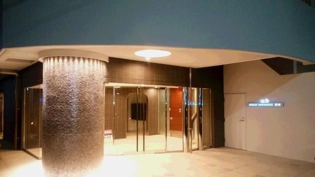 千葉市中央区栄町の賃貸マンションのエントランス