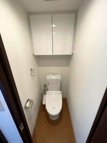 千葉市中央区栄町の賃貸マンションのトイレ