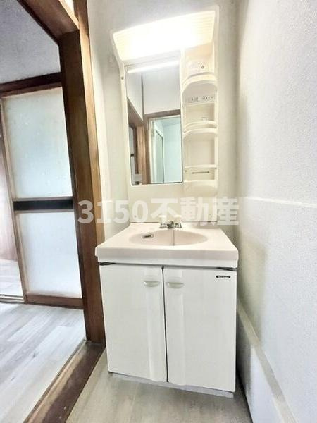 鏡島中戸建の洗面所