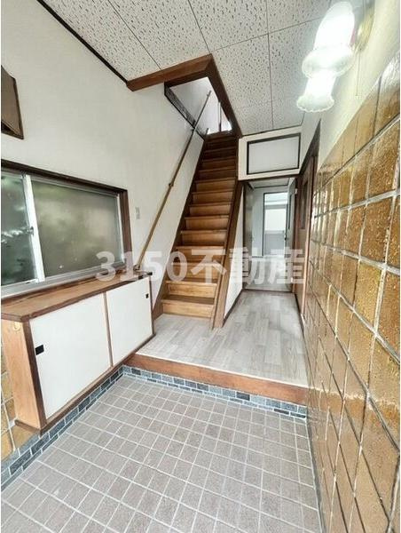 鏡島中戸建の玄関