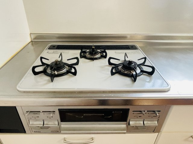 あきる野市伊奈　中古戸建のキッチン|ガスコンロ