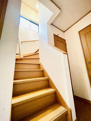 あきる野市伊奈　中古戸建のその他|階段