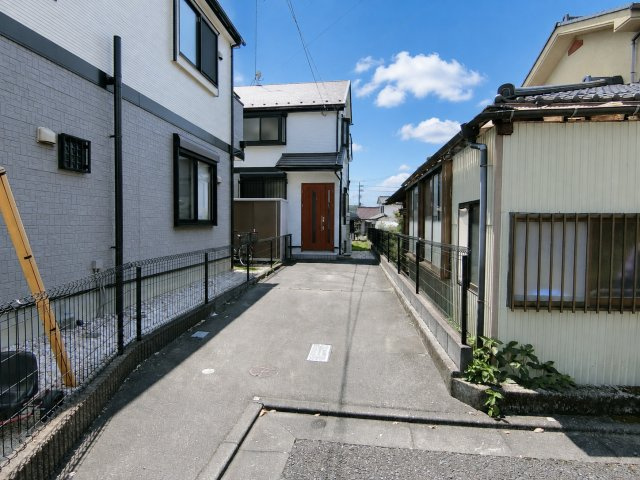 あきる野市伊奈　中古戸建の前面道路含む現地写真|前面道路