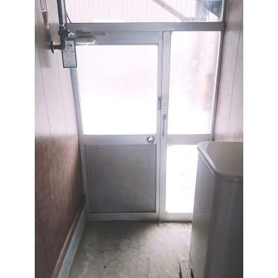 渡辺マンションの玄関