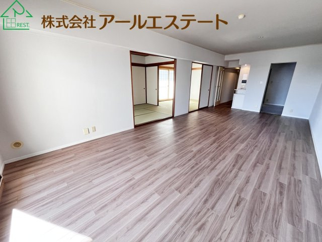 藤和ライブタウン新在家弐番館　　中古マンションの居間・リビング