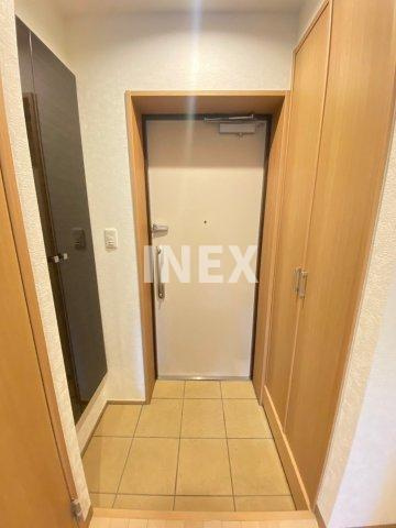 横浜市鶴見区栄町通４丁目の賃貸マンションの玄関