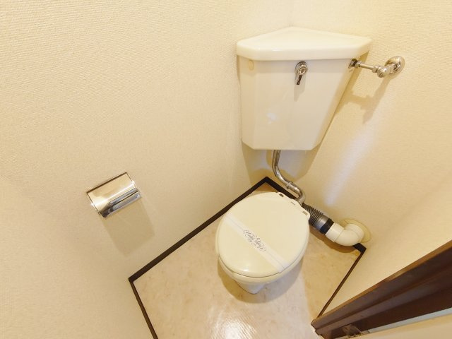パレドール新宿のトイレ|落ち着いた色調のトイレです