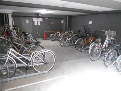 エストーネ京都二条の駐車場|駐輪場