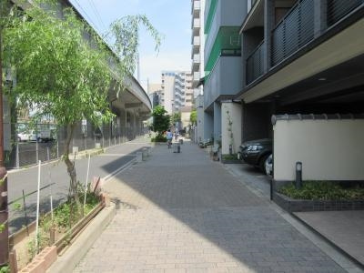 エストーネ京都二条の周辺|前面道路