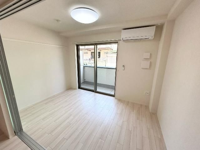 シャトー宝町の洋室