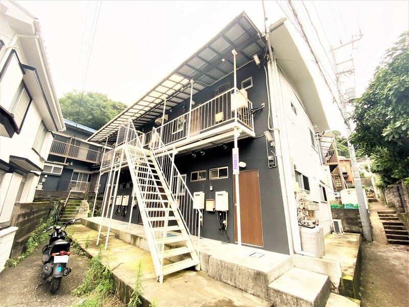 横須賀市富士見町２丁目のアパートの外観