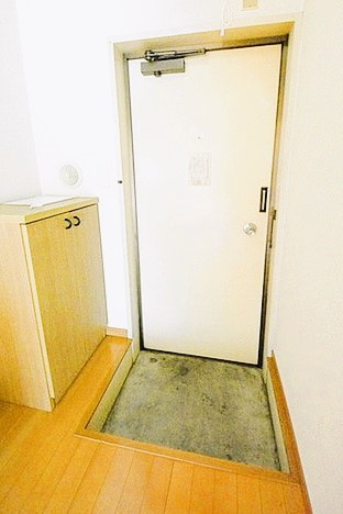 羽村市羽加美１丁目の賃貸マンションの玄関