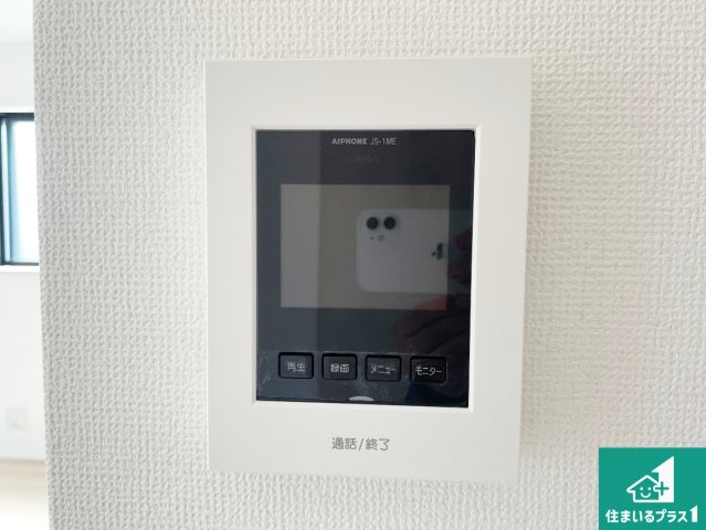 明石市魚住町西岡　第5期　新築一戸建ての防犯設備|カラーモニターインターホン！声だけでなく来訪者の姿や顔がモニターで確認できるので、小さなお子様がいらっしゃるご家庭でも安心できます！
