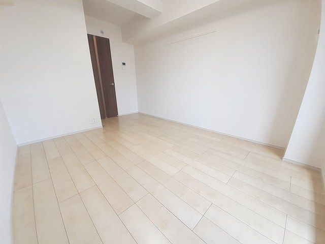 カーサ　イリーデＮＩＳＨＩＮＯの居間・リビング