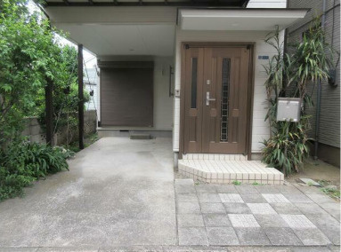 石塚邸の駐車場