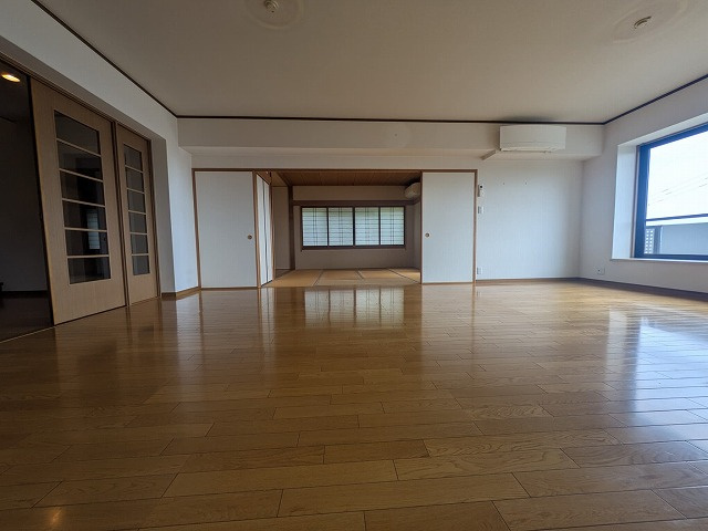 【居間・リビング】 | 東区松崎1丁目事務所