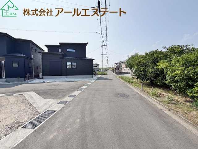 加古川市加古川町友沢 第3期　　　売土地の前面道路含む現地写真