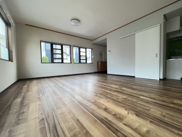 府中市押立町４丁目のアパートの居間・リビング