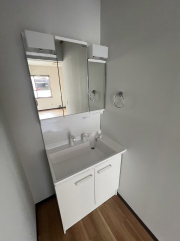 府中市押立町４丁目のアパートの独立洗面台