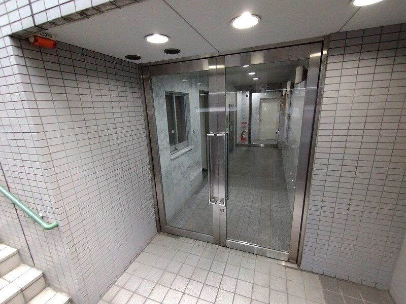 レオパレスFlat浜松町のエントランス