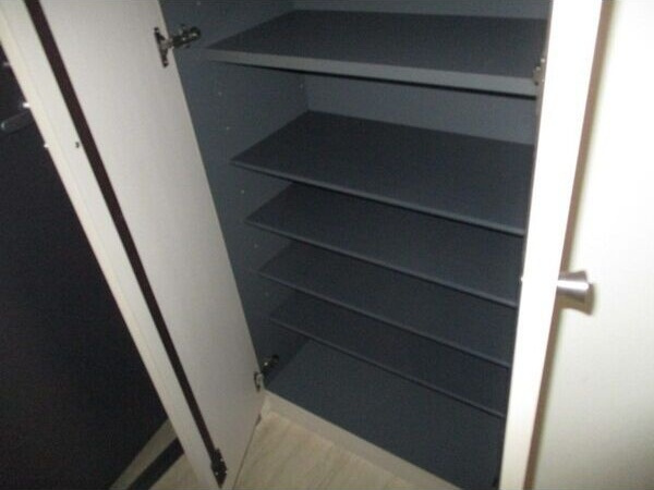 レジディア久屋大通Ⅱの玄関