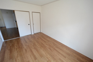 南向き6帖の洋室です♪
