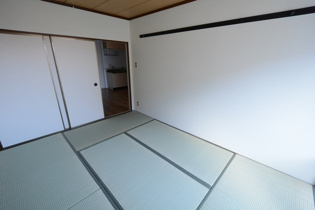 ハートランド逆瀬川の和室