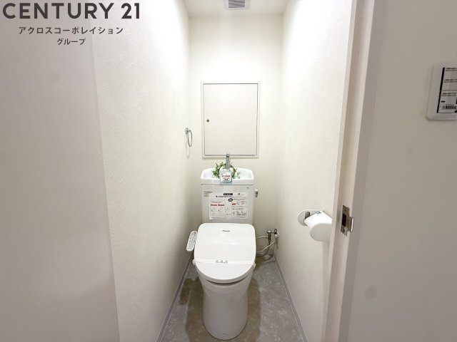 温水洗浄便座付きのトイレです♪