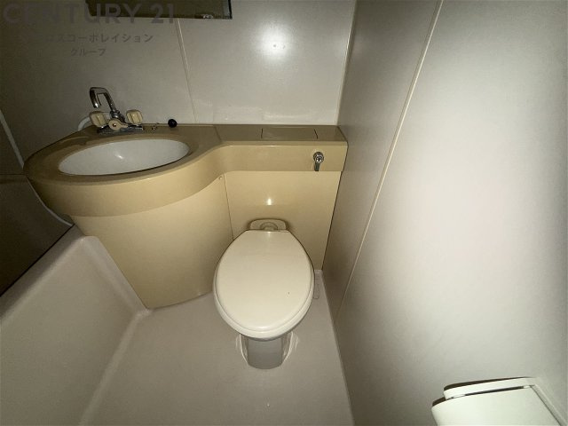 落ち着いた色調のトイレです