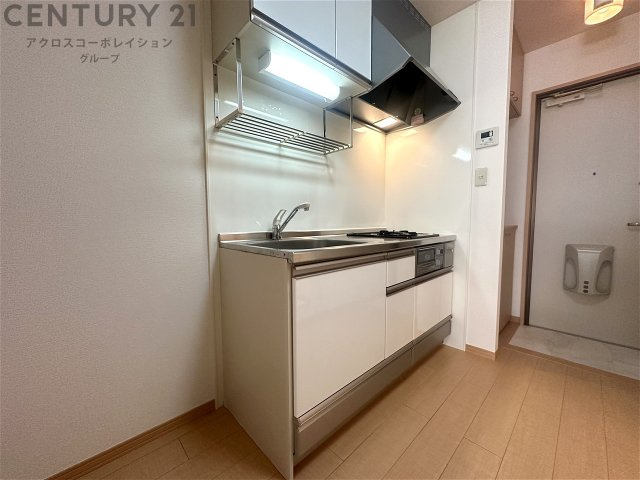 壁付けキッチンでスペースを有効活用できます！