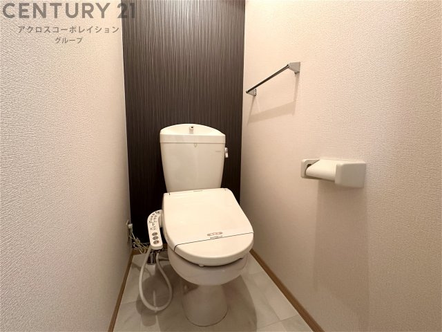 温水洗浄便座付きのトイレです♪