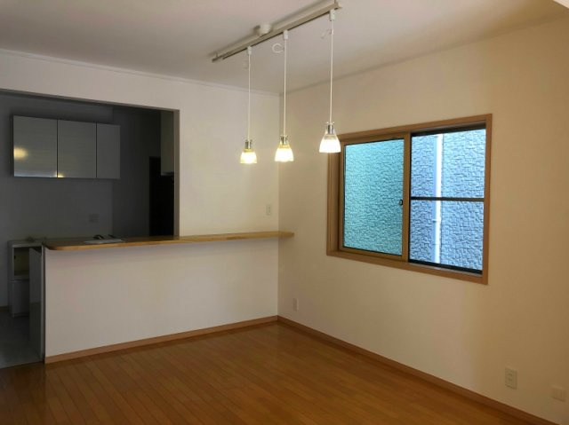矢来町戸建の居間・リビング