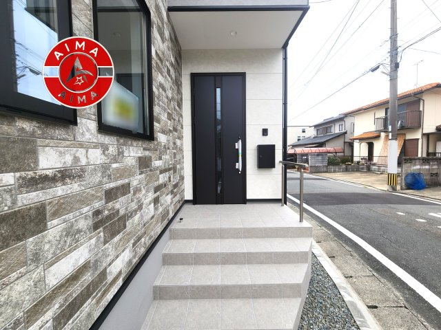 糟屋郡篠栗町和田4丁目第5-2棟（2号棟）　の玄関|おでかけの時も帰った時も、「我が家」を最初に感じでもらえる素敵な空間に。