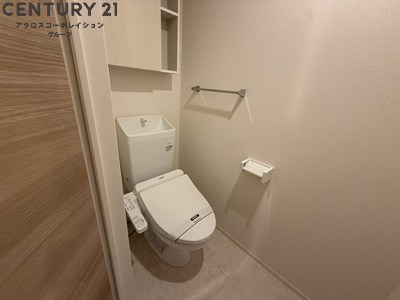 温水洗浄便座付きのトイレです♪