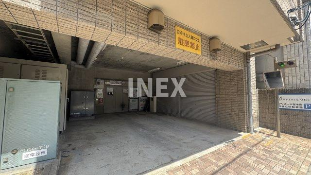 横浜市中区福富町西通の賃貸マンションの駐車場