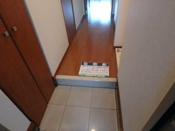 プレール・ドゥーク東京EASTⅡの玄関