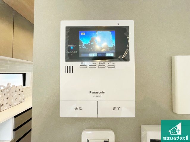 西宮市今津久寿川町　新築一戸建ての防犯設備|カラーモニターインターホン！声だけでなく来訪者の姿や顔がモニターで確認できるので、小さなお子様がいらっしゃるご家庭でも安心できます！