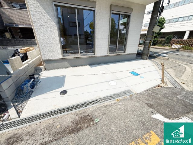 豊中市上津島　新築一戸建ての駐車場|駐車スペース！散水栓があるので、こまめに愛車を洗えます！