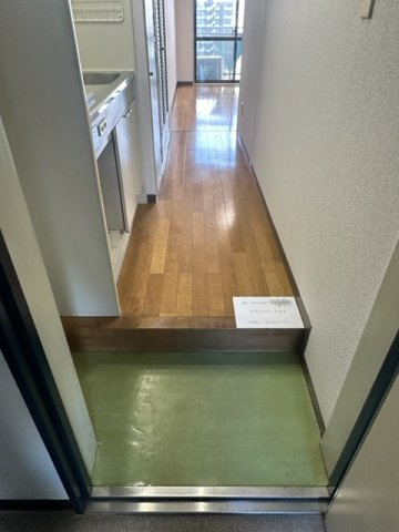 レジュエール戸田公園の玄関