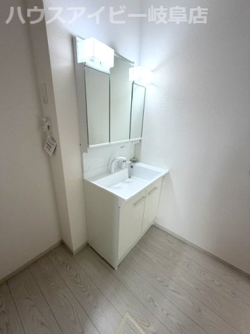 岐阜市加納花ノ木！新築建売限定1邸！ゆとりの4LDK！お車並列2台可能！長期優良認定住宅！の独立洗面台|岐阜市加納花ノ木！新築建売限定1邸！ゆとりの4LDK！お車並列2台可能！長期優良認定住宅！