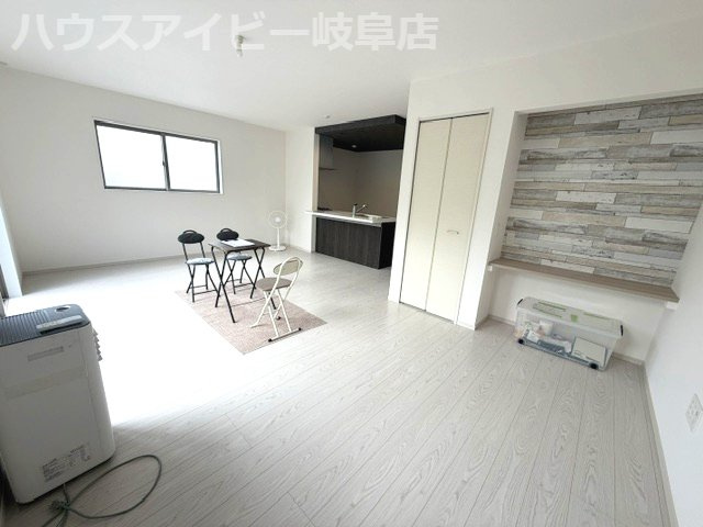 岐阜市加納花ノ木！新築建売限定1邸！ゆとりの4LDK！お車並列2台可能！長期優良認定住宅！の居間・リビング|岐阜市加納花ノ木！新築建売限定1邸！ゆとりの4LDK！お車並列2台可能！長期優良認定住宅！