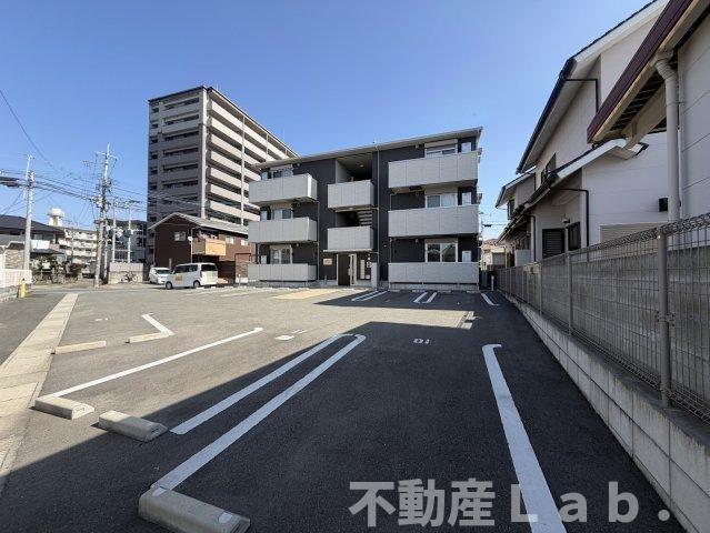 セレブ日吉の駐車場